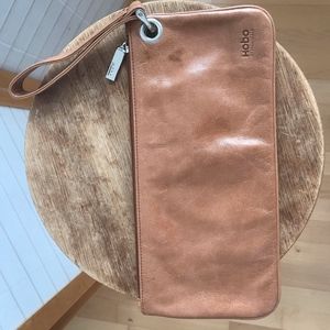 HOBO Bags - Hobo clutch wristlet in tan leather zip close NWOT HOBO Bags - Hobo clutch wristlet in tan leather zip close NWOT